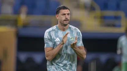 مريح ديميرال قبل انطلاق المباراة الأولى في الموسم للأهلي أمام الدرعية