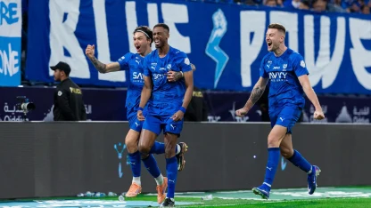 Mohammed Kanno (C) scores Al Hilal's second v Al Nassr