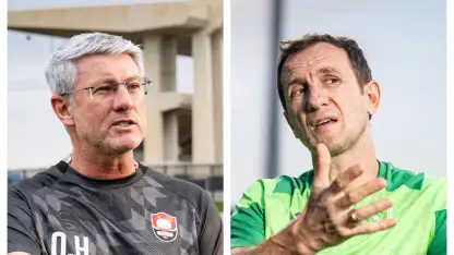Odair Hellmann (L) and Rodolfo Arruabarrena ahead of Qassim Derby