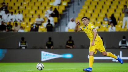 حمد الله محتفلًا بعد هدفه في مرمى الدرعية