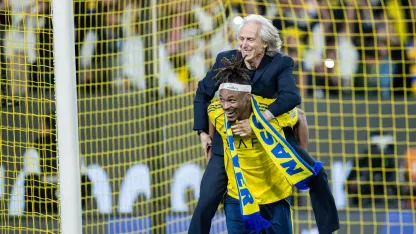 Mohamed Simakan celebrates Al Nassr win v NEOM SC with Jorge Jesus