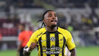 Steven Bergwijn celebrates Al Ittihad Al Raed