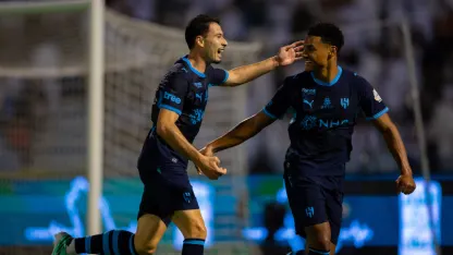الهلال يعود للصدارة من أرض القادسية