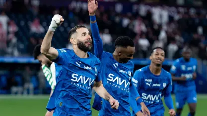 Karim Benzema returns to the Al Hilal side with a brace v Al Najmah