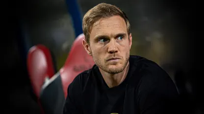 ينس فيسينغ مدرب الاتحاد خلال مواجهة الفيصلي