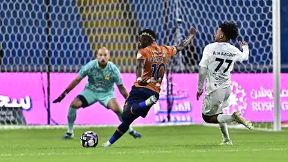 Fashion Sakala enters the Al Fayha record books with this strike v Al Ittihad
