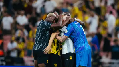 احتفال الاتحاد بالتفوق على النصر في قمة الجولة الخامسة