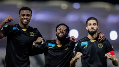 كاراسكو ومعتوق يحتفلان مع ماتياس بهدفه في مرمى التعاون