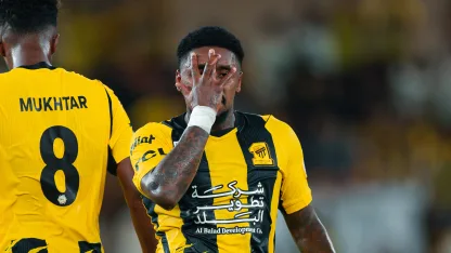 Steven Bergwijn dons trademark celebration after goal for Al Ittihad against Al Hazem