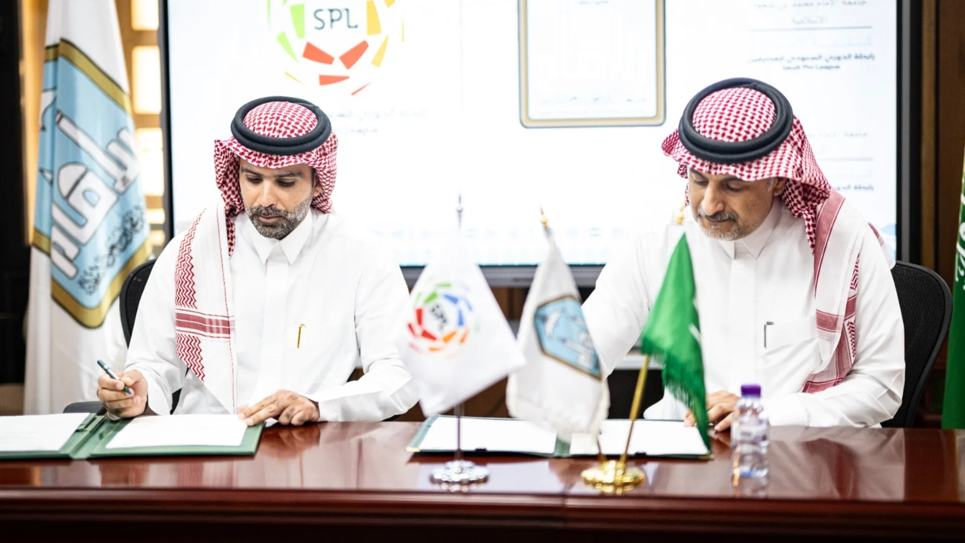 رابطة الدوري السعودي للمحترفين توقع مذكرة تفاهم مع جامعة الإمام محمد بن سعود الإسلامية لتطوير الكفاءات الوطنية في صناعة كرة القدم | Saudi Pro League