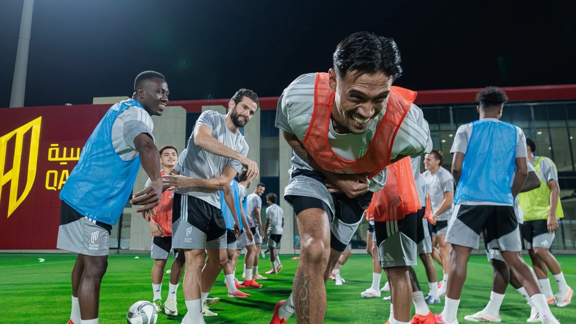 Tijjani Reijnders gets acquainted with his new Al Qadsiah teammates
