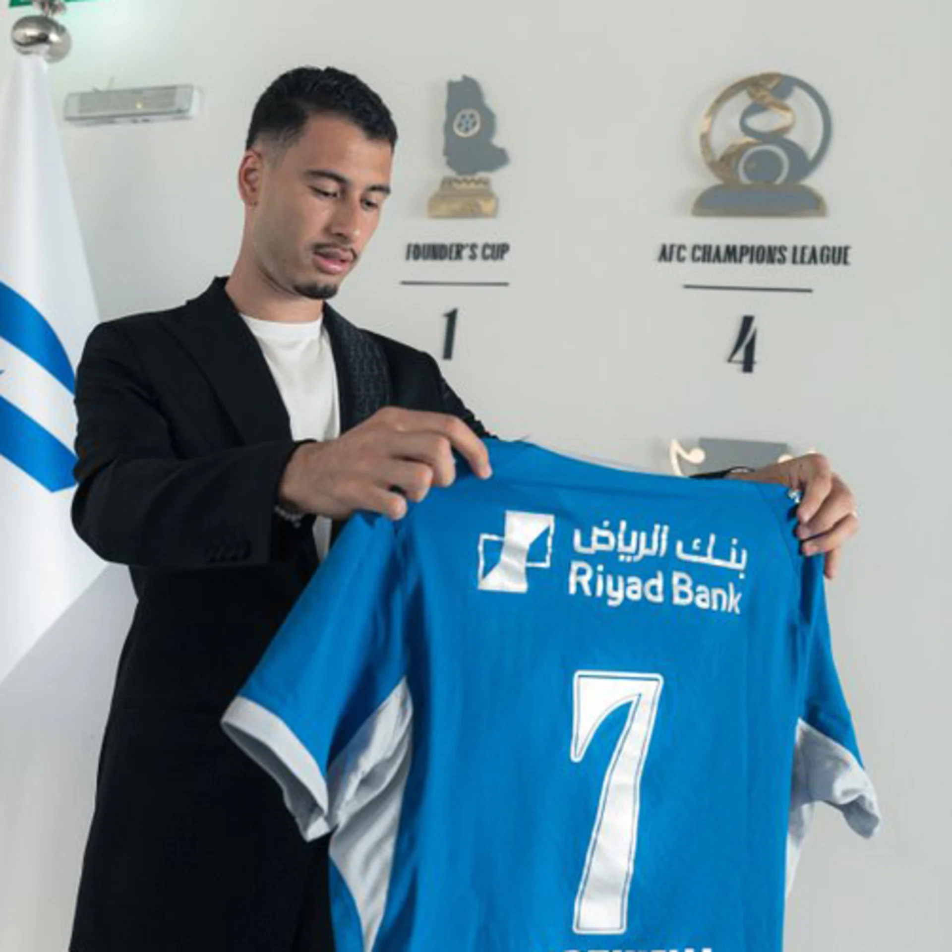قال مارتنيلي إن جماهير الهلال لديها لاعب مستعد للتضحية وبذل كل ما يملك من أجل هذا الشعار