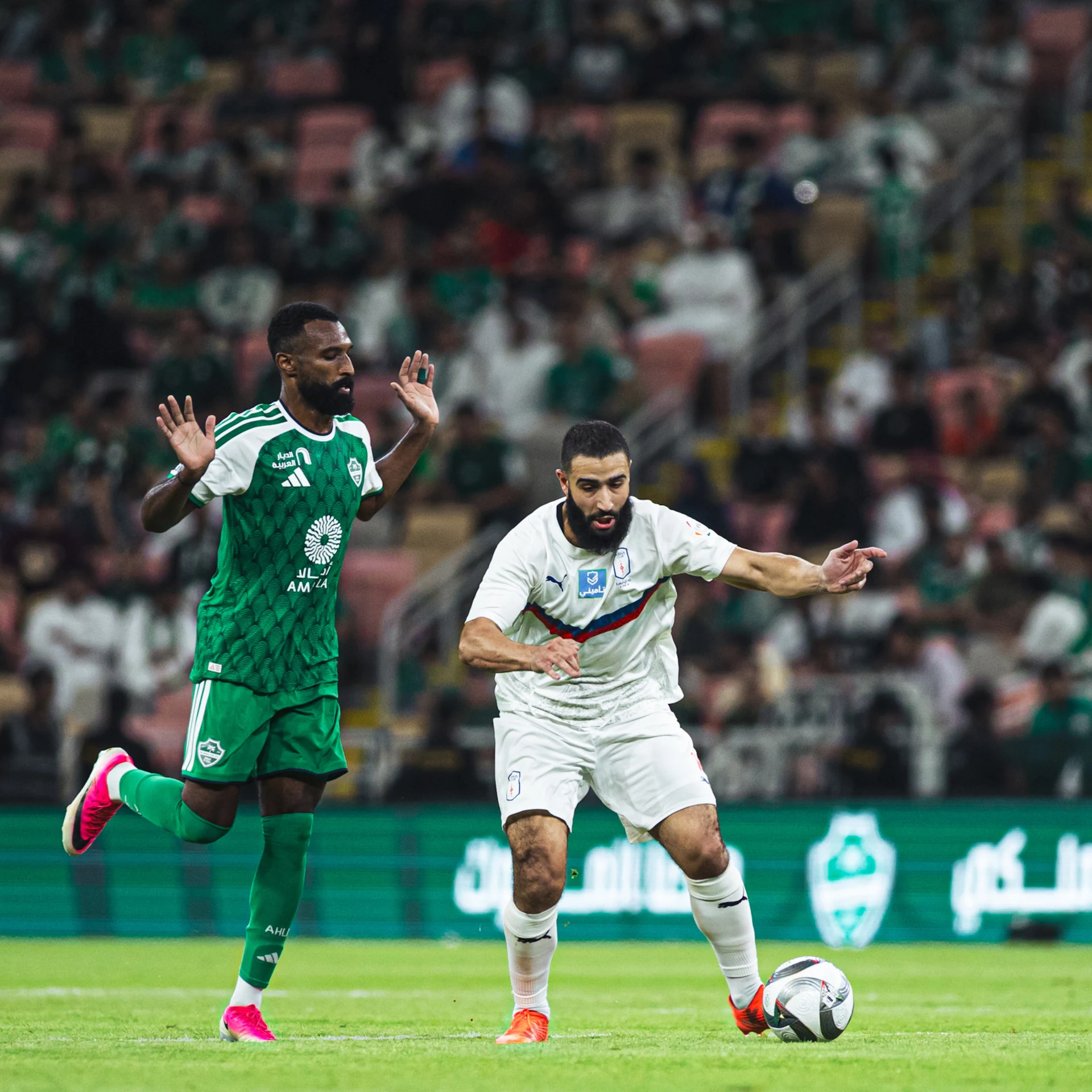 فراس البريكان في مواجهة الأهلي وأبها