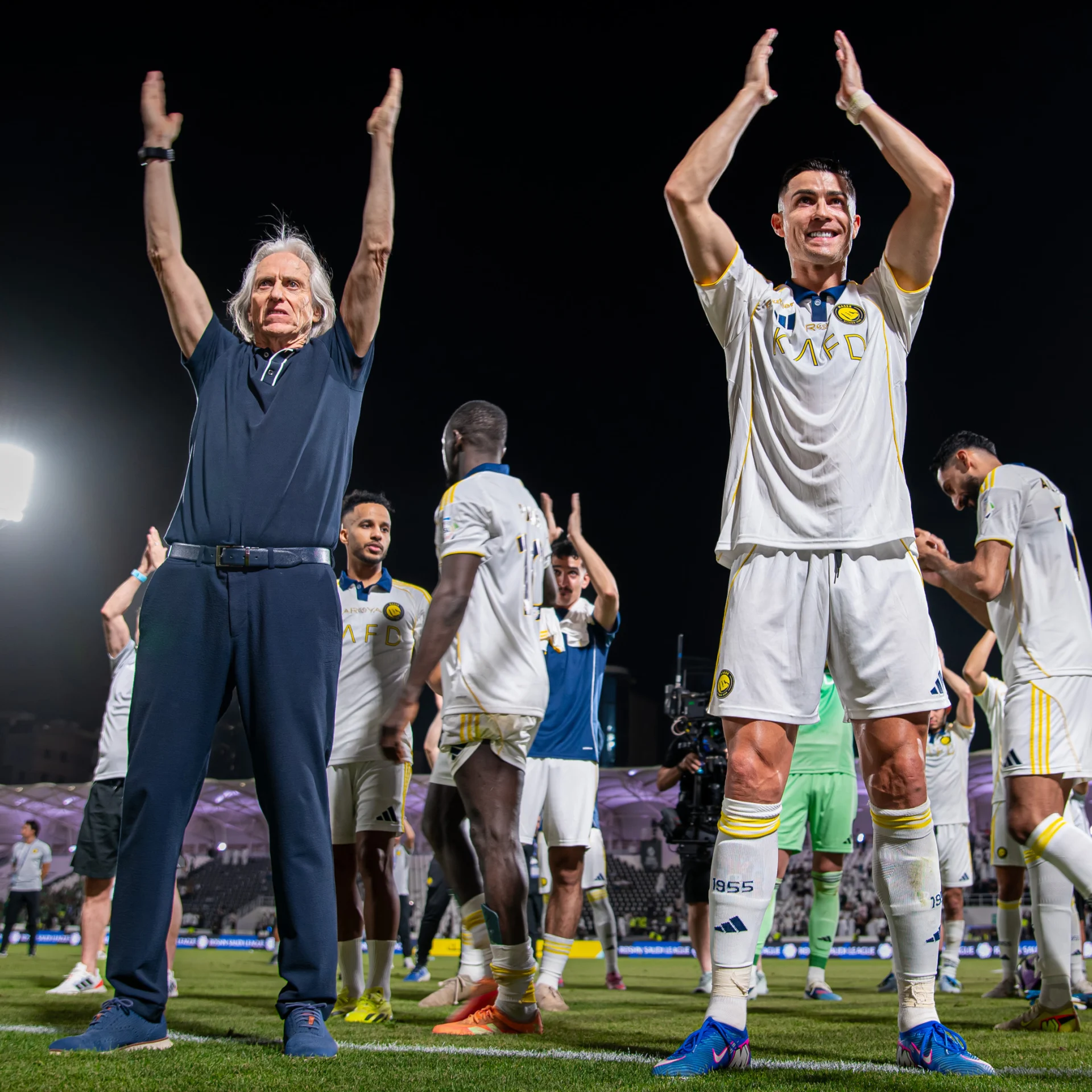 رونالدو وجيسوس يحتفلان بالانتصار الدوري السابع والعشرين في 2025-26 بعد الانتصار على الشباب