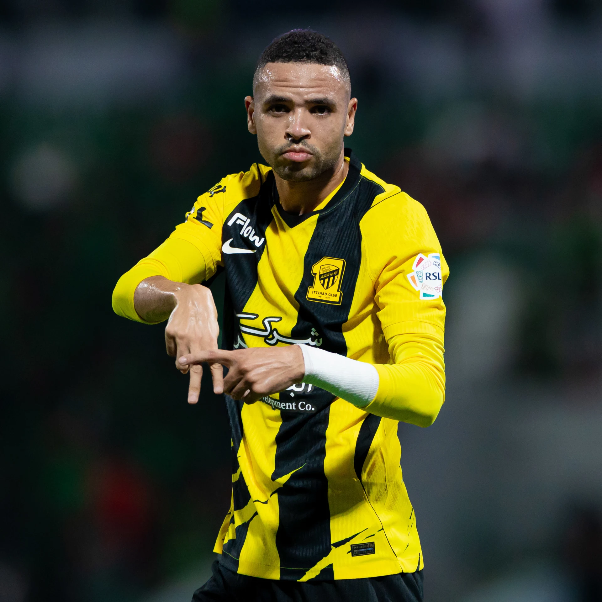 يوسف النصيري محتفلًا بهدفه في مواجهة الاتفاق