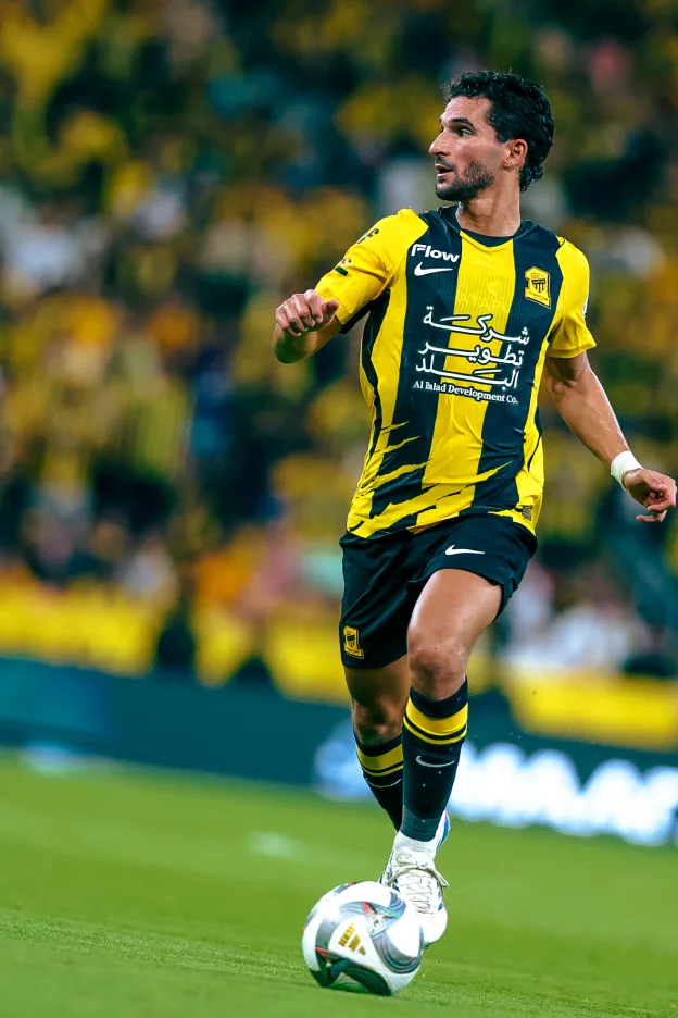 Houssem Aouar in action for Al Ittihad