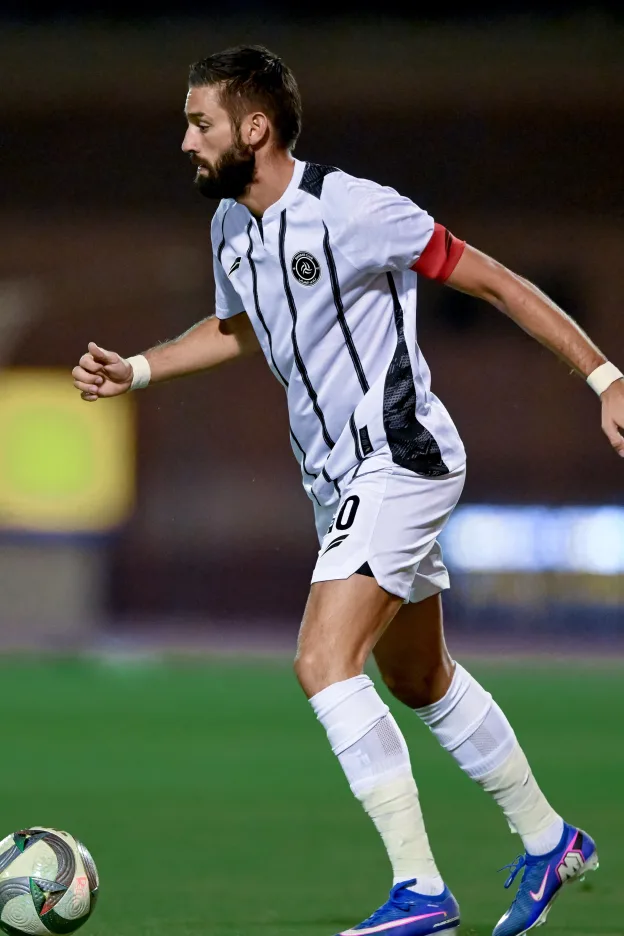 تجديد عقد كاراسكو حتى عام 2027